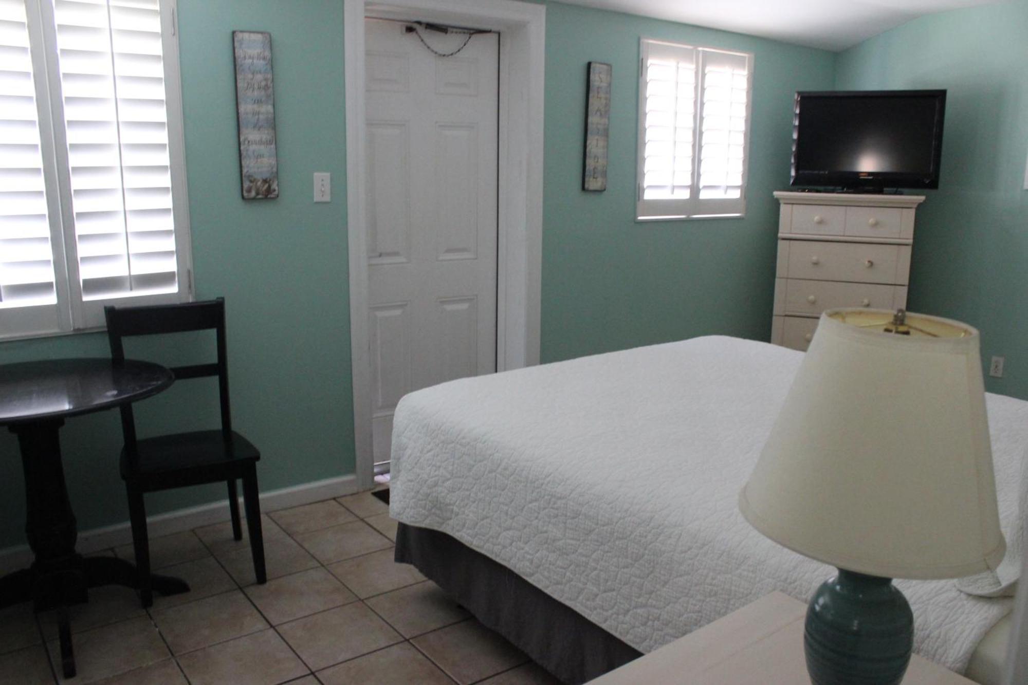 Shoreline Suites & Cabana Cottages - Beachfront Daytona Beach Room photo