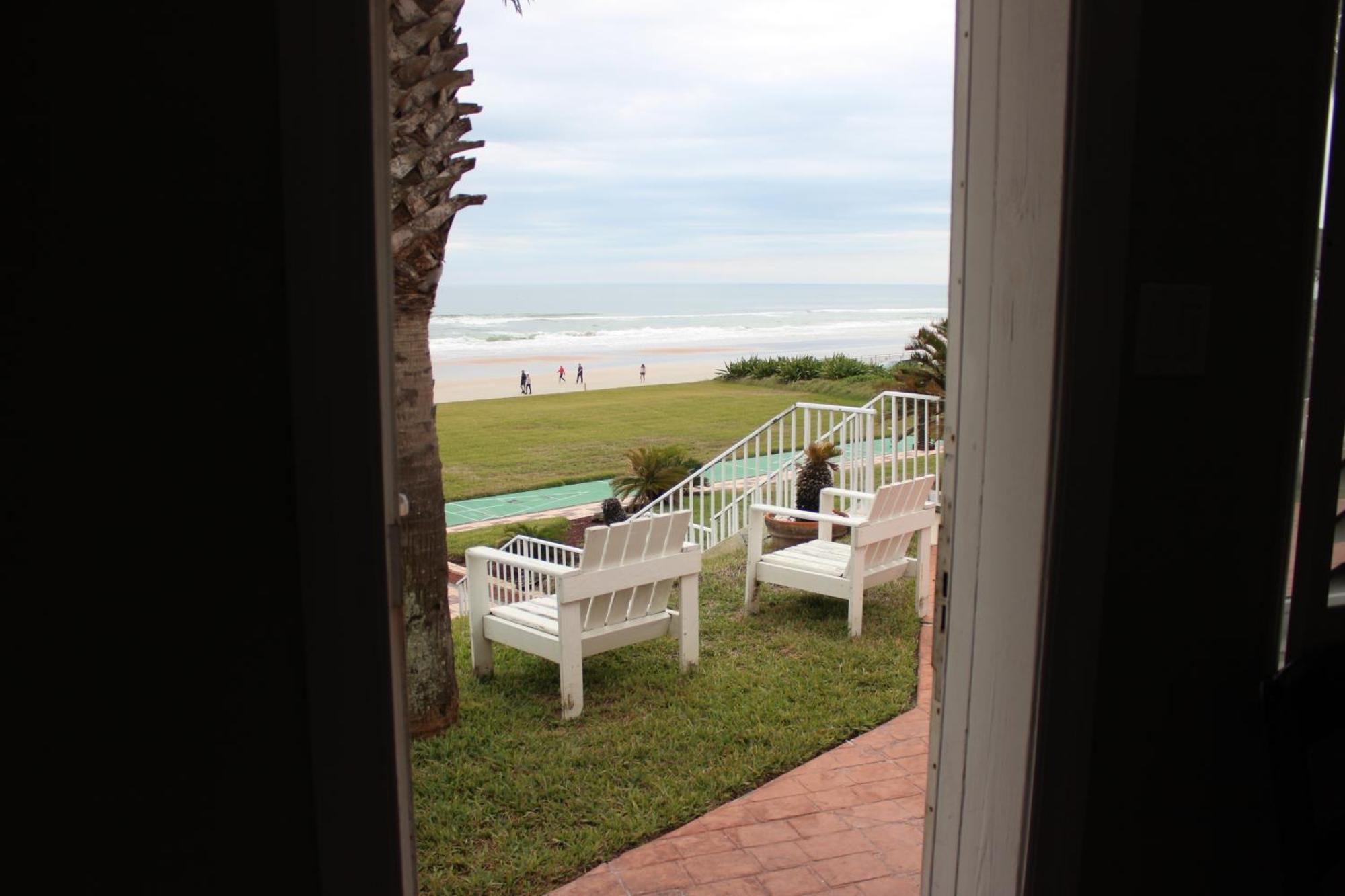 Shoreline Suites & Cabana Cottages - Beachfront Daytona Beach Room photo