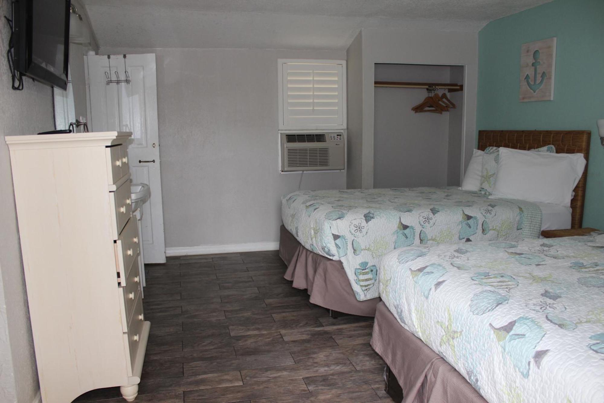 Shoreline Suites & Cabana Cottages - Beachfront Daytona Beach Room photo