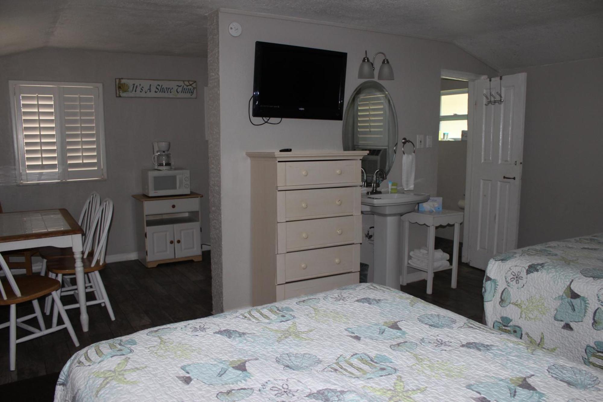 Shoreline Suites & Cabana Cottages - Beachfront Daytona Beach Room photo