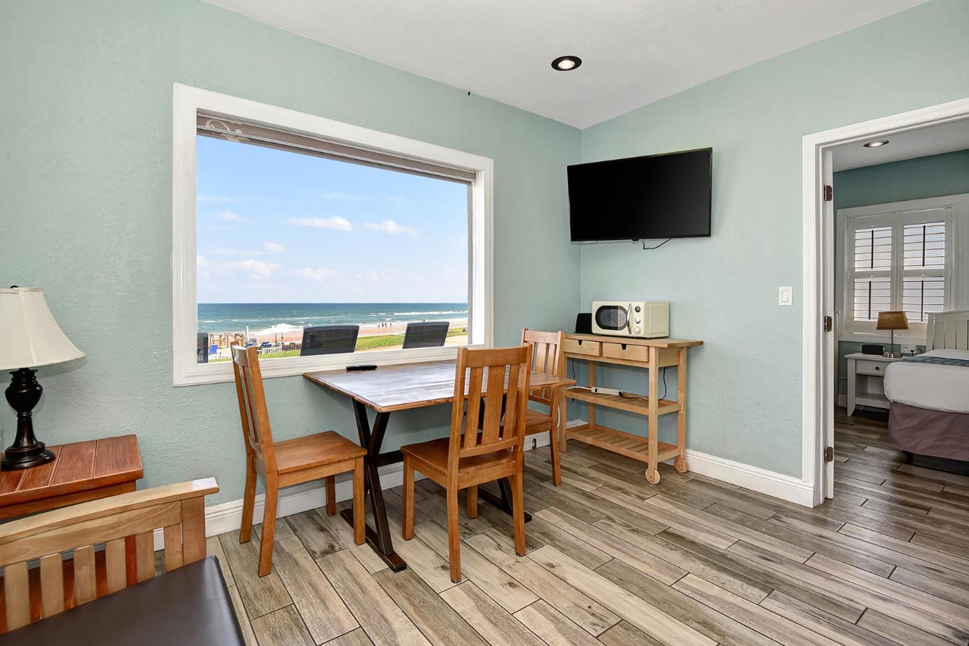 Shoreline Suites & Cabana Cottages - Beachfront Daytona Beach Exterior photo
