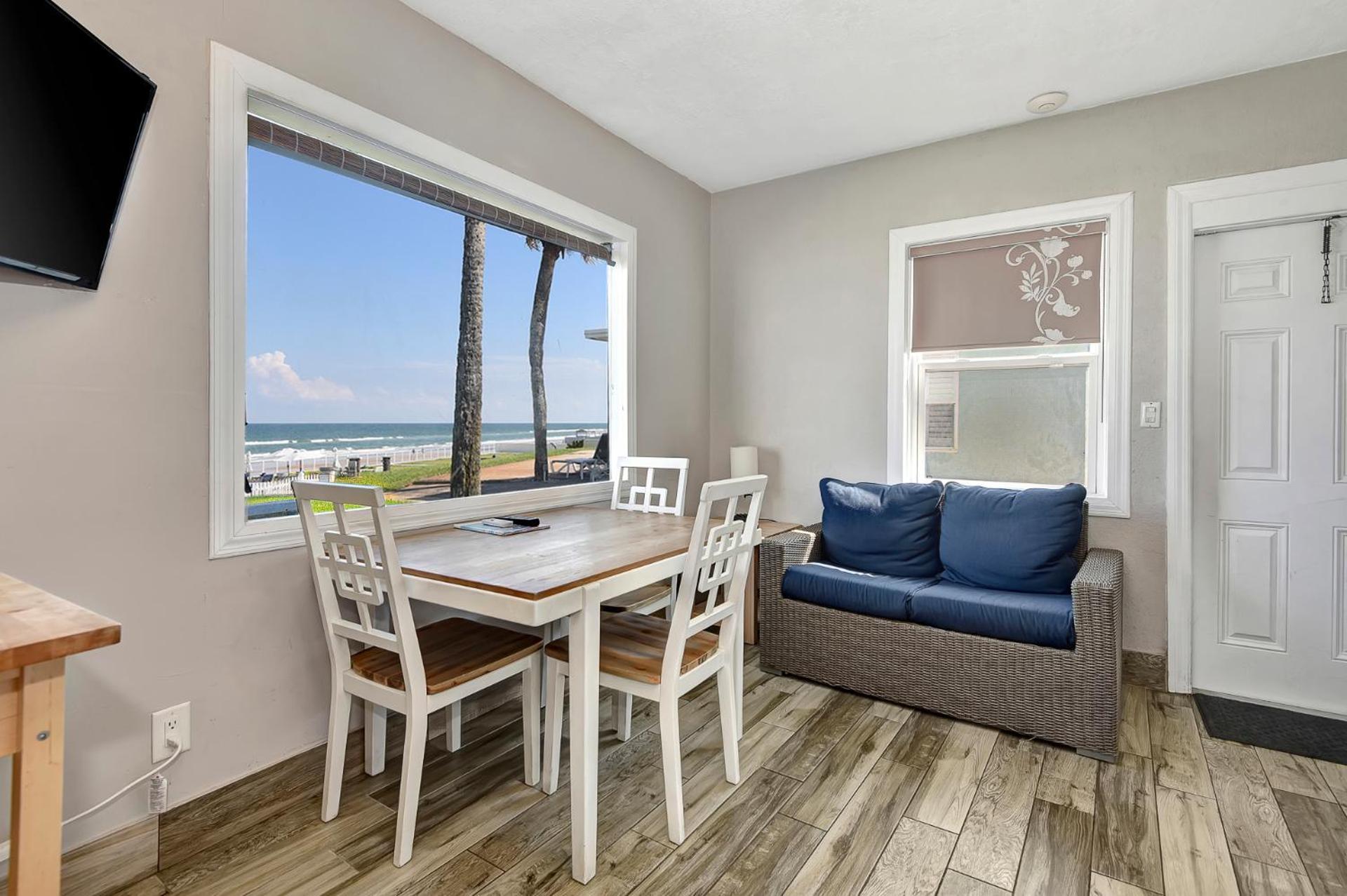 Shoreline Suites & Cabana Cottages - Beachfront Daytona Beach Exterior photo